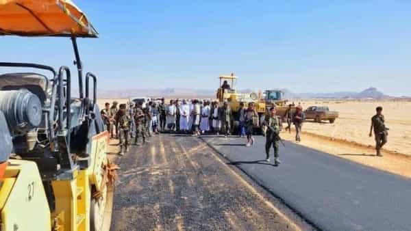 اليمن: السلطات المحلية في محافظة شبوة تبدأ اعمال سفلتة خط نعضة العيبلات السليم