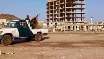 اليمن: الحكومة المعترف بها تدين الهجوم المسلح الذي اسفر عن مقتل 12 جنديا ومدنيا عند حاجز تفتيش في محافظة ابين الجنوبية