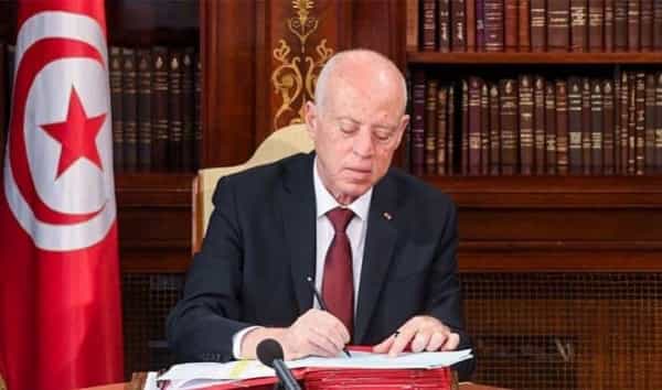 تونس: الرئيس قيس سعيد يقر استمرار تعليق البرلمان وتجريد رئيسه من المنح والامتيازات
