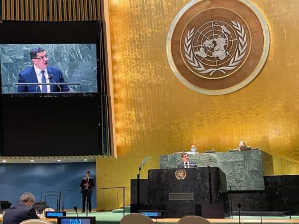 نيويورك: اليمن يطلب وديعة مالية طارئة لاحتواء انهيار اقتصادي غير مسبوق