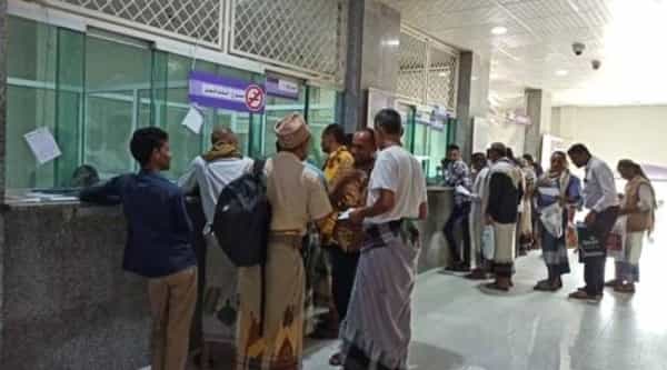 اليمن: ما وراء التباينات السعرية بين عدن وصنعاء والسبيل لانقاذ المركب