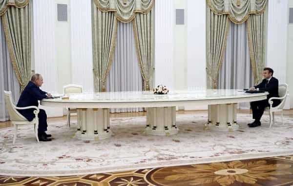 تحليل: لماذا يرفض زعماء العالم إعطاء بوتين الحمض النووي؟