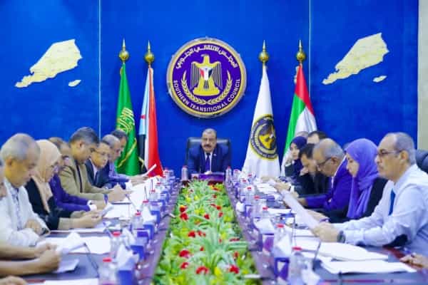 اليمن: الانتقالي الجنوبي يحذر من "تحركات مريبة" لتوحيد عمليات البنك المركزي المنقسم بين عدن وصنعاء لصالح "اجندة مشبوهه"
