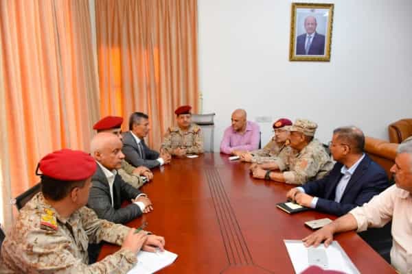 اليمن: وزير الدفاع يستبعد اي فرص للسلام قبل استعادة الدولة من المتمردين الحوثيين