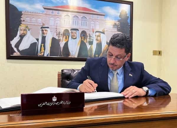 عمان: وزير الخارجية اليمني يقول الحوثيون لا يلتزمون بشق رئيسي في اتفاق الهدنة