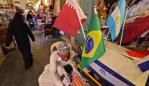 كاس العالم 2022: قمصان رياضية وهجن وتذكارات.. سكان قطر يترقبون ازدهار أعمالهم خلال المونديال