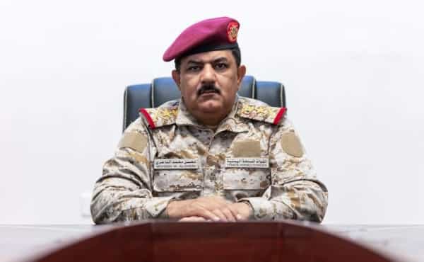 اليمن: وزير الدفاع يبدأ زيارة الى ابوظبي لتدراس خيارات الرد على التصعيد الحوثي ضد موانئ تصدير النفط الخام
