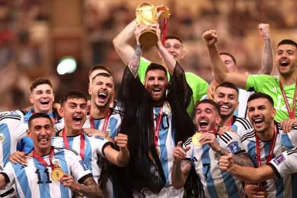 مونديال قطر: ميسي يكرر إنجاز مارادونا ويحقق حلمه في إحراز كأس العالم