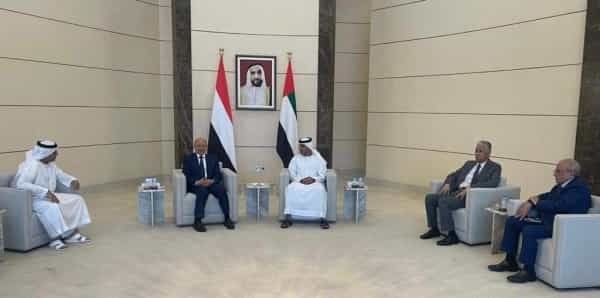 اليمن: الرئيس العليمي يصل الامارات في خامس زيارة خلال عام