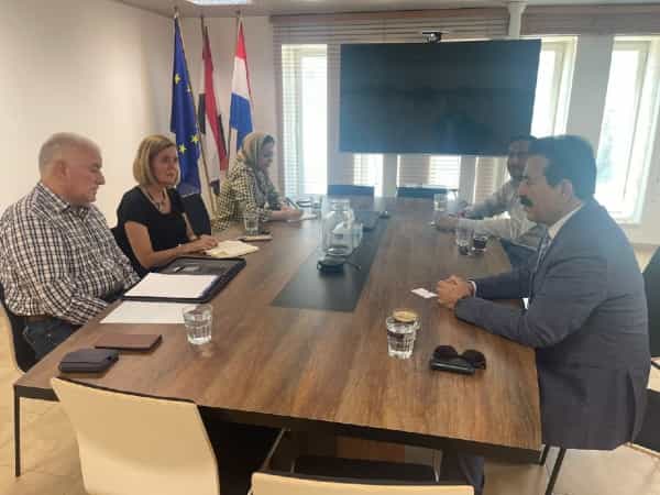اليمن: بحث توسيع الدعم التنموي والإنساني الهولندي لمحافظة الجوف ونازحيها