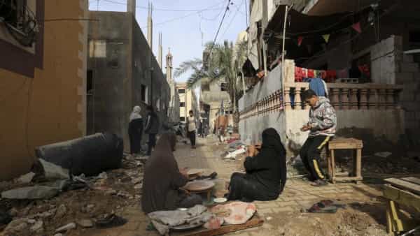 طوفان الأقصى: تأجيل إطلاق سراح الدفعة الثانية من الرهائن "حتى تلتزم إسرائيل ببنود الاتفاق"