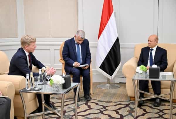 الرياض: الرئيس العليمي يجتمع مع المبعوث الاممي لبحث جهود الوساطة المنسقة لاحياء عملية السلام