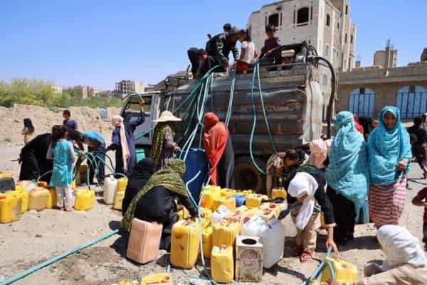 بيروت: إسرائيل والحوثيون ينتهكان قوانين الحرب في منعهما المياه والخدمات الأساسية عن مدينتي غزة وتعز