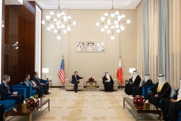 المنامة: الولايات المتحدة والبحرين تؤكدان التزامهما المشترك بحرية الملاحة في البحر الأحمر