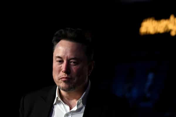 تكنولوجيا: تراجع مستخدمي X بعد استحواذ ماسك.. ومحاولات لجذب مزيد من المستخدمين
