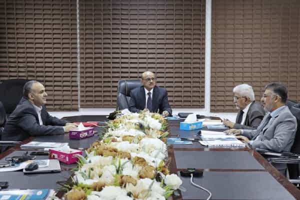 اليمن: البنك المركزي بعدن يحذر من التعامل مع عملة مزورة يعتزم فرعه بصنعاء إنزالها للتداول