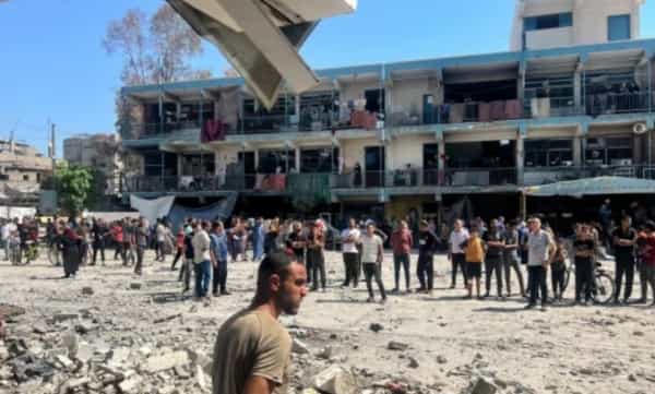 القدس: إسرائيل تنقذ 4 رهائن وحماس تقول إن 210 فلسطينيين قتلوا في هجوم بالمنطقة