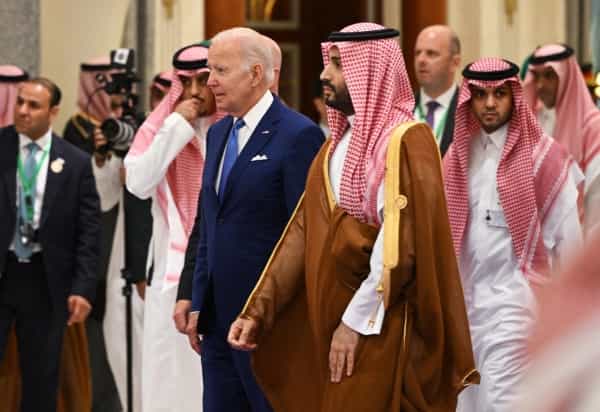 تقرير: واشنطن والرياض تقتربان من لمسات نهائية بـ"معاهدة دفاعية" ضمن حزمة تشمل برنامجًا نوويًا