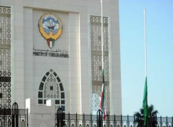 الكويت: الخارجية الكويتية تدعو رعاياها لمغادرة لبنان "فوراً"