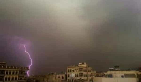 اليمن: الأرصاد الجوية تحذر من أمطار غزيرة على المرتفعات والسهول الساحلية خلال الساعات القادمة