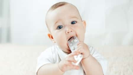 صحة: ماذا عليك فعله عند ابتلاع طفلك دواء بالخطأ؟