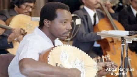 وجوه من اليمن: كرامة مرسال.. البكائية والبحة صنعت منه عملاقاً نادراً.!