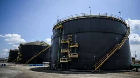 اقتصاد: تراجع أسعار النفط عند التسوية مع ترقب بيانات اقتصادية