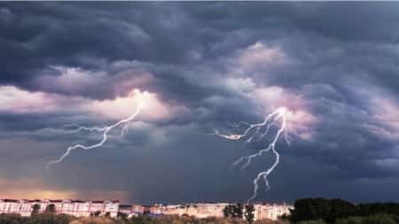 اليمن: وفاة وإصابة 7 أشخاص بصواعق رعدية