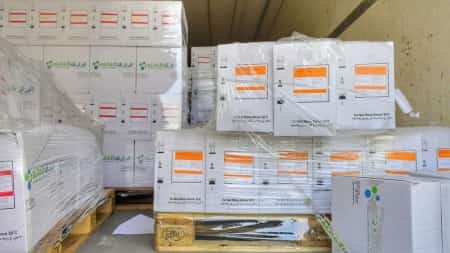 اليمن: مركز الملك سلمان يُسلّم شحنة طبية جديدة لمراكز الغسيل الكلوي بمأرب