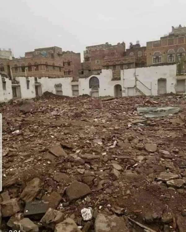 اليمن: هيئة الأوقاف التابعة للحوثيين تنفي ما وصفتها "بالحملات المضللة التي تزعم اقدام السلطات في صنعاء على هدم جامع النهرين"، وفق ما جاء في بيان وصف هو الآخر بالأكثر تضليلا