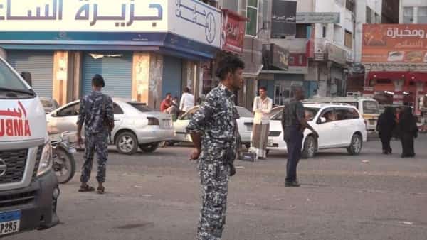 اليمن: محافظ حضرموت فرج البحسني، يأمر بتشكيل لجنة تحقيق في وفاة خمسة من عمال الصرف الصحي غرقا واختناقا