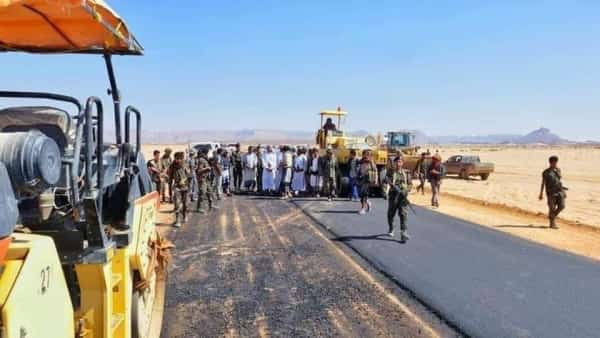 اليمن: السلطات المحلية في محافظة شبوة تبدأ اعمال سفلتة خط نعضة العيبلات السليم