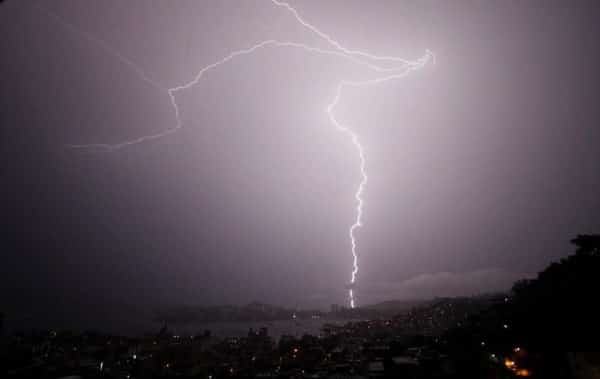 طقس: نصائح لتفادي الصواعق