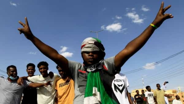 الخرطوم: 3 قتلى في مظاهرات جديدة ضمت آلاف الأشخاص احتجاجا على الانقلاب العسكري في السودان