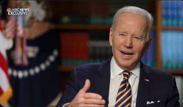 واشنطن: بايدن يخبر زيلينسكي أن الولايات المتحدة سترد "بسرعة وحسم" إذا غزت روسيا أوكرانيا