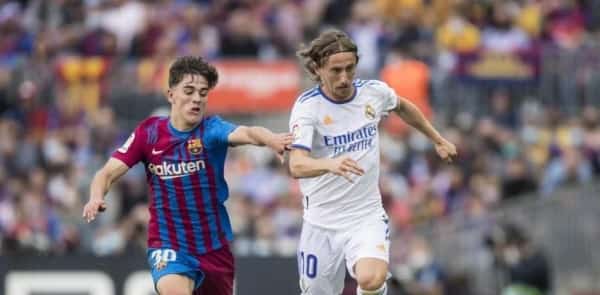 رياضة: كلاسيكو ناري الليلة في قمة الدوري الاسباني