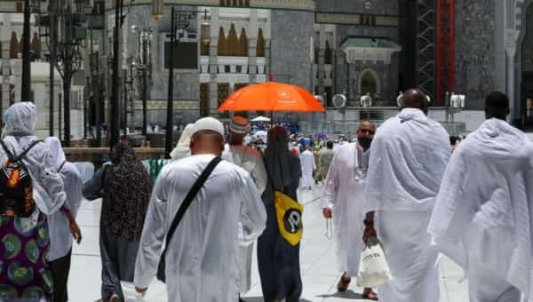 مكة: الحجاج يؤدون على جبل عرفات الركن الأعظم لأكبر حج في زمن فيروس كورونا