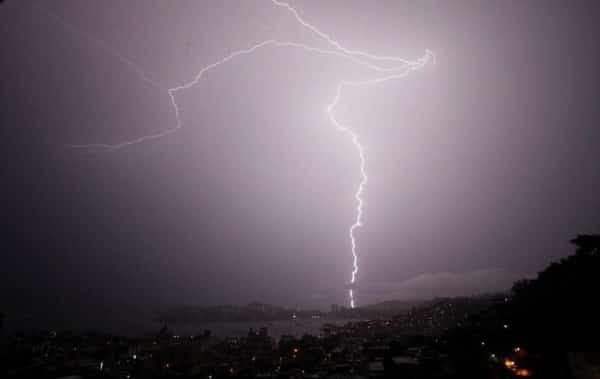 طقس: نصائح لتفادي الصواعق