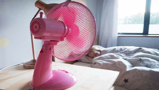 صحة: آثار تشغيل المروحة أثناء النوم على صحتك