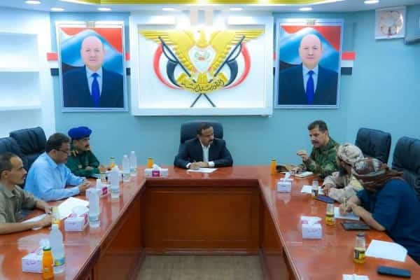 اليمن: محافظ شبوة يتوعد ب "اجراءت حازمة" في حال استغلال خصومه العسكريين مهام الحماية النفطية لتهديد مدينة عتق