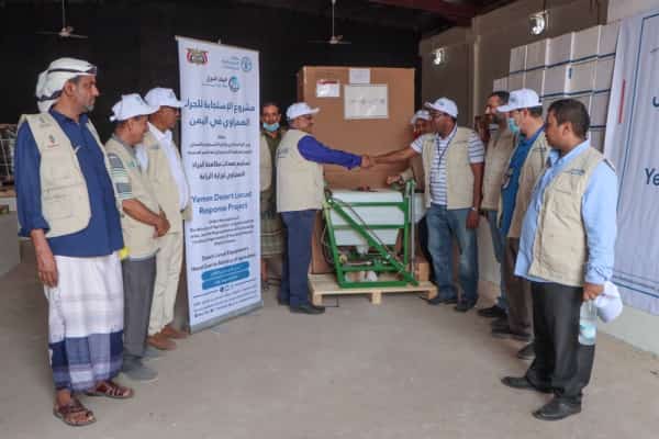 اليمن: "الفاو" تسلم معدات وآلات لمكافحة الجراد الصحراوي لمركز عدن
