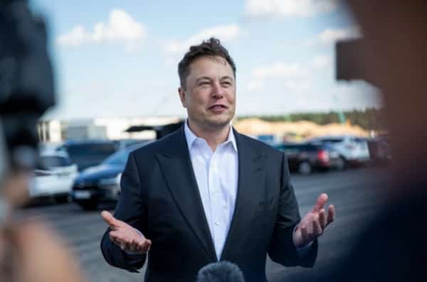 واشنطن: إيلون ماسك يغرد عن شراء مانشستر يونايتد