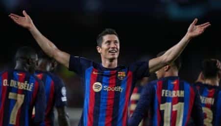 رياض: الساحر ليفاندوفسكي يعيد برشلونة للتنافس الأوروبي بـ"روح الأبطال"