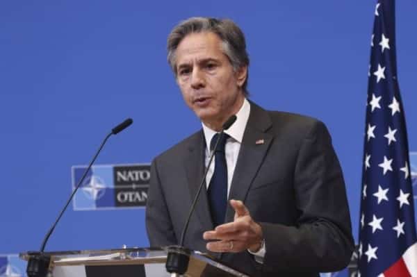 نيويورك: بلينكن يلتقي مع رئيس مجلس القيادة الرئاسي اليمني رشاد العليمي