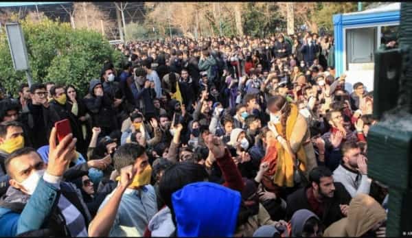 طهران: السلطات الايرانية تعتقل 18 صحافياً وتسعى لمحاصرة "انتفاضة النساء