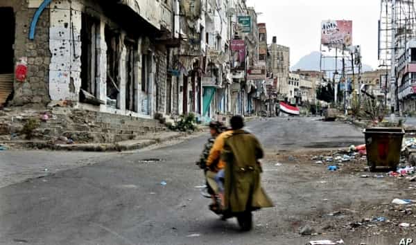 تقرير: "اللا سلم واللا حرب".. مخاوف من "التعايش" مع مرحلة تفاقم الأوضاع الإنسانية باليمن