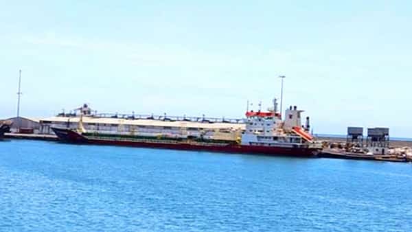 اليمن: القوات الحكومة تعترض طائرات مسيرة حوثية تستهدف ميناء نفطيا جنوبيا