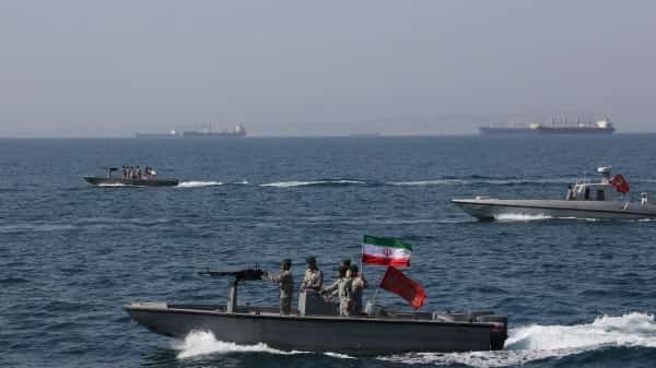 طهران: الحرس الثوري الإيراني يحتجز سفينة أجنبية تحمل نفطا مهربا