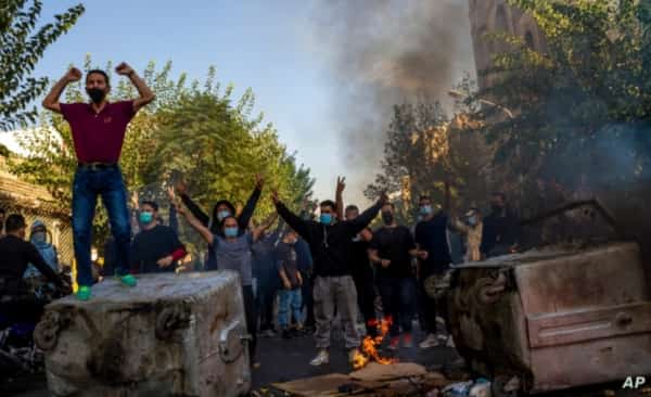 طهران: القضاء الإيراني يعلن توقيف 40 أجنبيًا بتهمة التورط في "أعمال شغب"