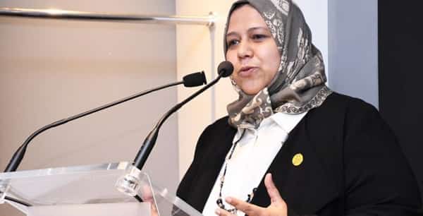 واشنطن: خبيرة يمنية تحذر من استغلال الإنهيار الإقتصادي للترويج لمشاريع التطرف وتجنيد الأطفال